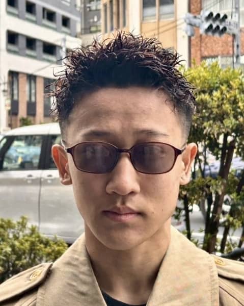 短めスパイキーショート