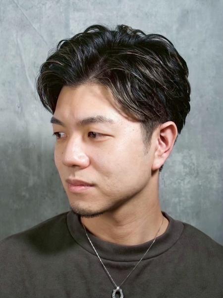 ハイライトが映える大人のウェーブ