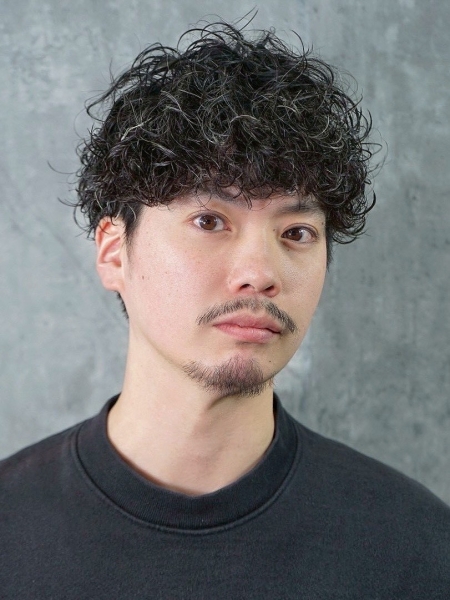 8月の好印象夏髪！スパイラルパーマ×メッシュで魅せる