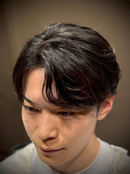 8月は爽やかに！20代におすすめのセンターパート×毛流れ